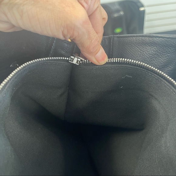 CHANEL GRAND SHOPPER BLACK CAVIAR LEATHER-PREOWNED - Picture 7 of 15